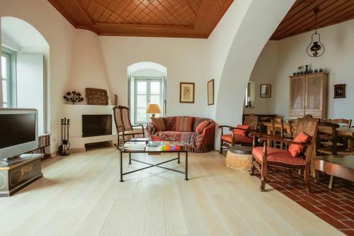 Classy Villa With Wonderful View And Swimming Pool