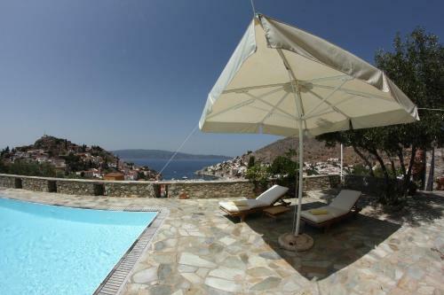 Classy Villa With Wonderful View And Swimming Pool