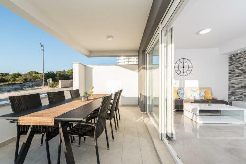 Zara Luxury Apartment With Pool