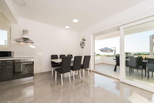 Zara Luxury Apartment With Pool