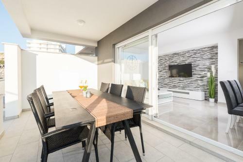 Zara Luxury Apartment With Pool