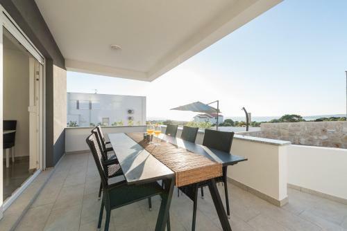 Zara Luxury Apartment With Pool