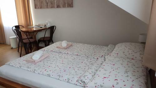 Hostal Apartments & Room Lucas