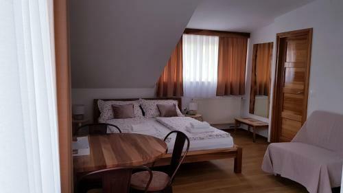 Hostal Apartments & Room Lucas
