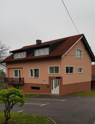 Hostal Apartments & Room Lucas
