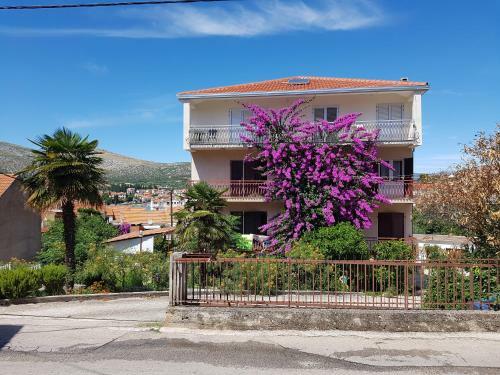 Mravak Apartments
