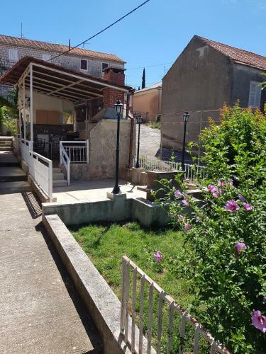 Mravak Apartments