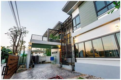 Richly's? Pool? Villa?@phitsanulok?