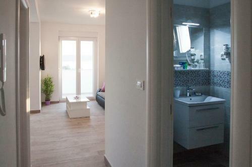 Four Stars Apartments