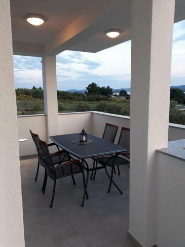 Four Stars Apartments