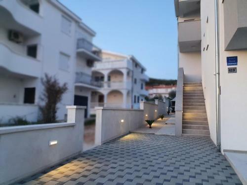 Four Stars Apartments