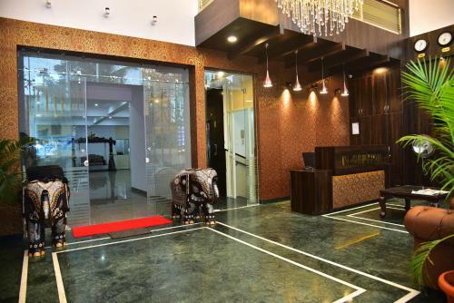 Hotel Adh Sak Royal Residency