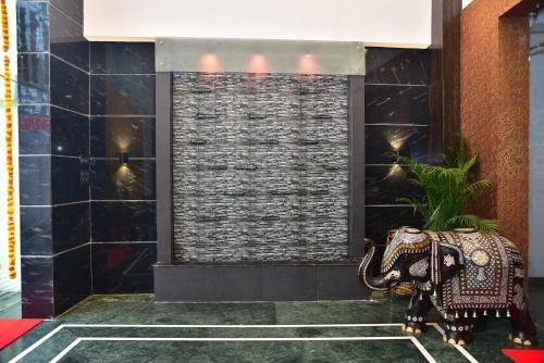 Hotel Adh Sak Royal Residency