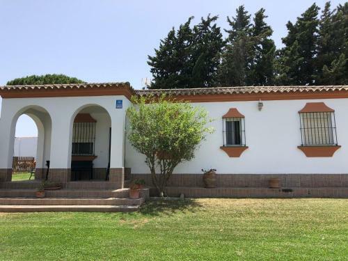 Chalet Con Piscina, Amplio Jardin Y Aire Acondicionado