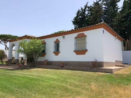 Chalet Con Piscina, Amplio Jardin Y Aire Acondicionado