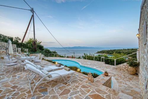 Villa Waterfalls
