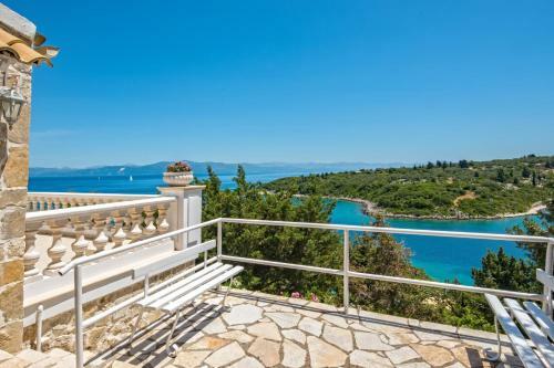 Villa Waterfalls