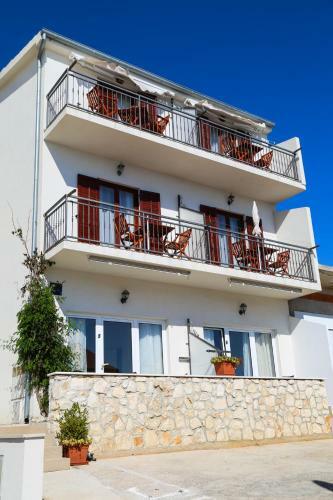 Matea Apartments Milna
