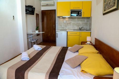 Hostal Duje Apartments Milna