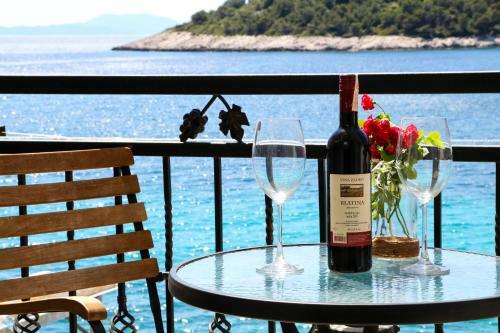 Hostal Duje Apartments Milna