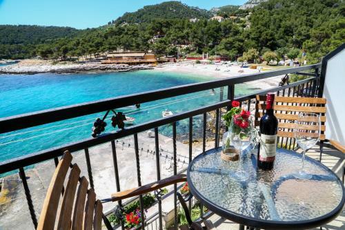 Hostal Duje Apartments Milna