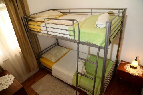 Hostal Duje Apartments Milna
