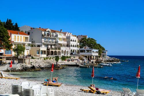 Hostal Duje Apartments Milna