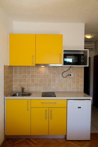 Hostal Duje Apartments Milna