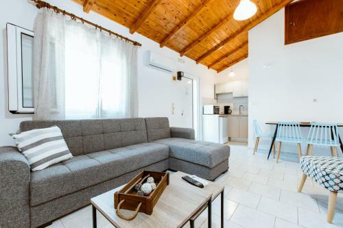 Koulouris Apartments & Studios