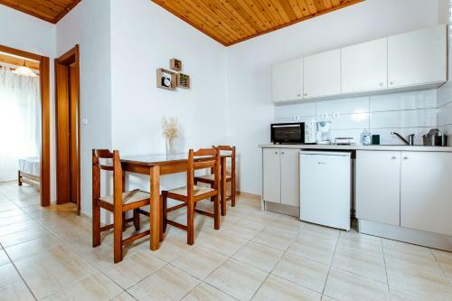 Koulouris Apartments & Studios