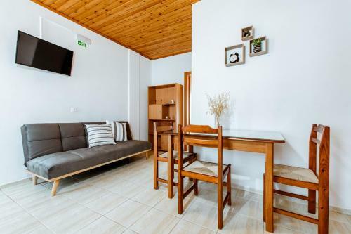 Koulouris Apartments & Studios