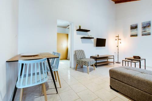 Koulouris Apartments & Studios