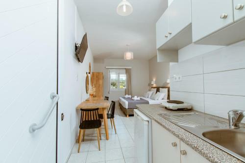 Koulouris Apartments & Studios