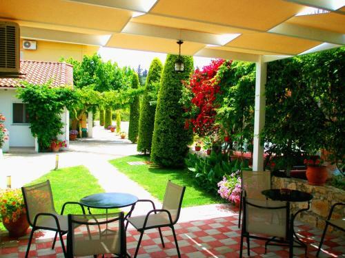 Koulouris Apartments & Studios