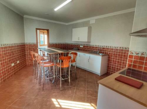 Casa Amplia Con Terraza En La Vi�uela
