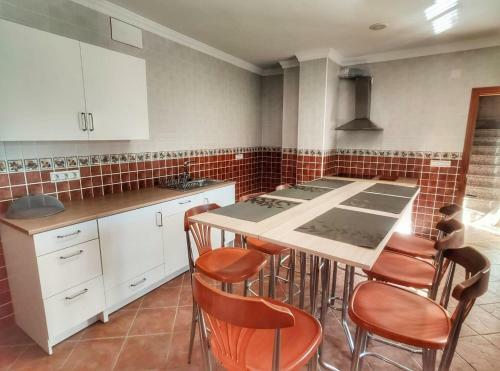 Casa Amplia Con Terraza En La Vi�uela