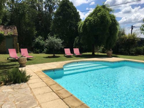 La Petite Maison - Spacious 1-bedroom Secluded Gite