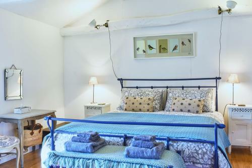 La Petite Maison - Spacious 1-bedroom Secluded Gite
