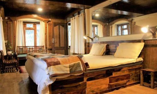 Lodge Shantiniketan Mountain Home