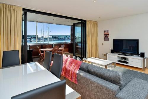 Qv Stylish Waterfront Apartment - 317