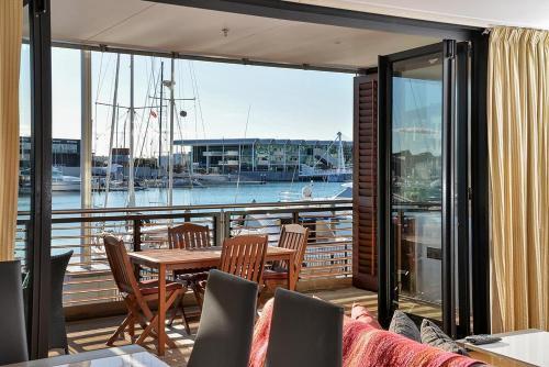 Qv Stylish Waterfront Apartment - 317