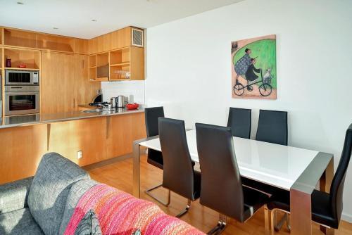 Qv Stylish Waterfront Apartment - 317