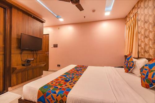 Fabhotel Prime Glorious Palace