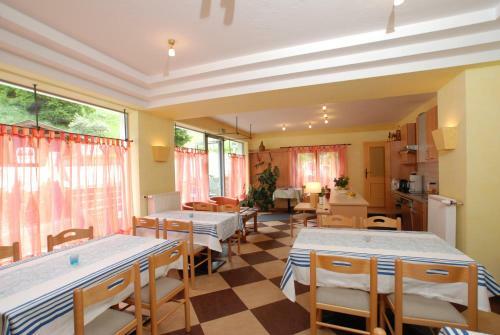 Hostal Landhaus Alpenrose - Feriendomizile Pichler