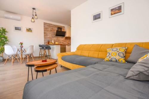 Apartments Milena 8