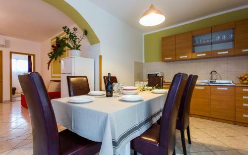Apartments Luka 2
