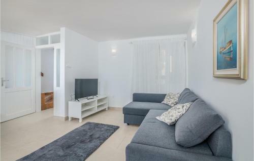 Awesome Home In Dobrinj With Wifi And 2 Bedrooms