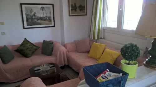 Manos House