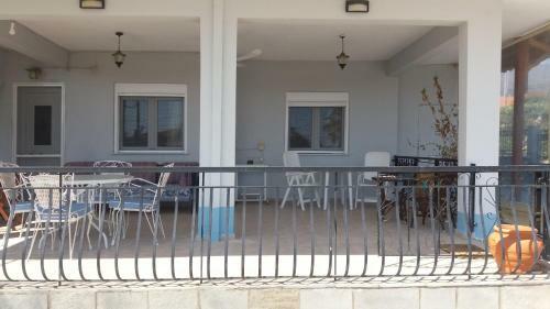 Manos House