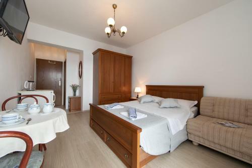 Hostal Punta Rata Room